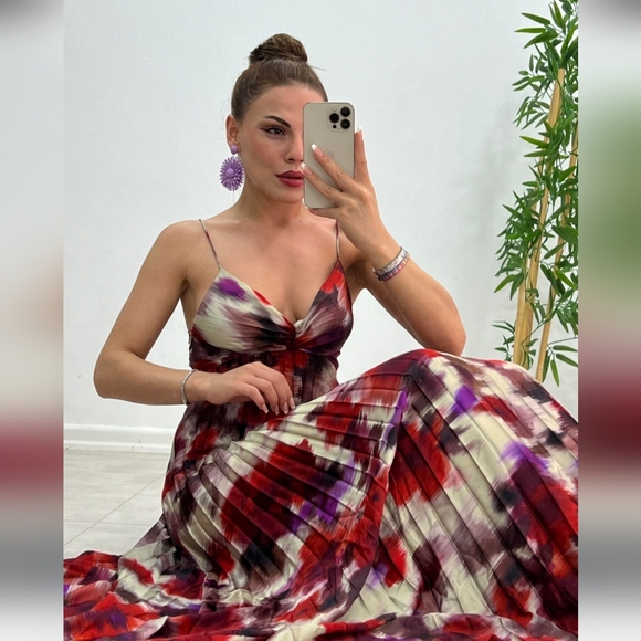 MNG (Bloggers Favorite) Pleated Satin Dress Size Small - Picture 3 of 13